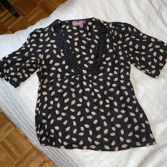 Yumi Kim | 100% silk Blouse black with leave pattern | Size S - Picture 2 of 6